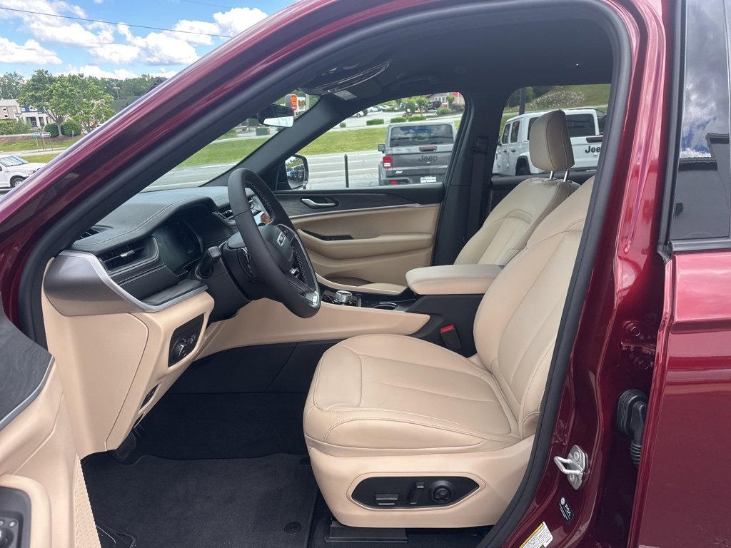 New 2025 Jeep Grand Cherokee L Limited image 29