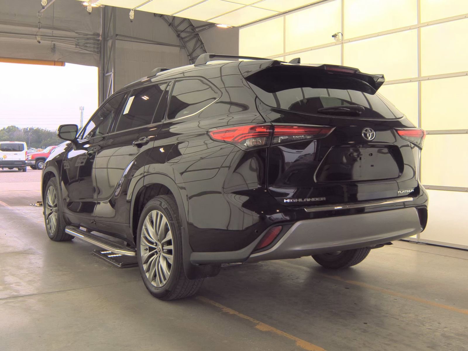 Used 2020 Toyota Highlander Platinum FWD image 13