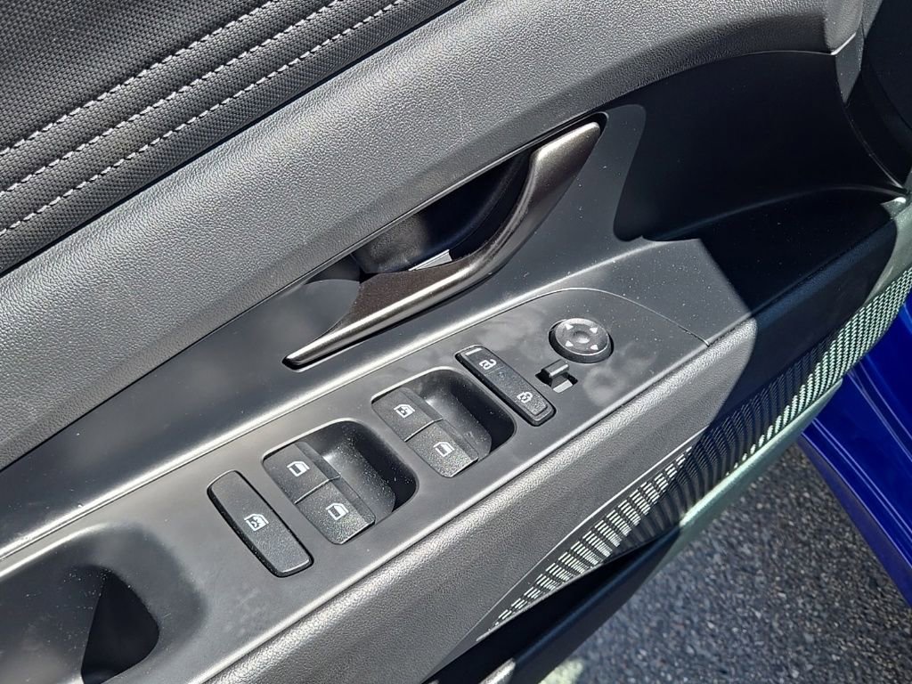 Used 2025 Hyundai Elantra Sport FWD image 18