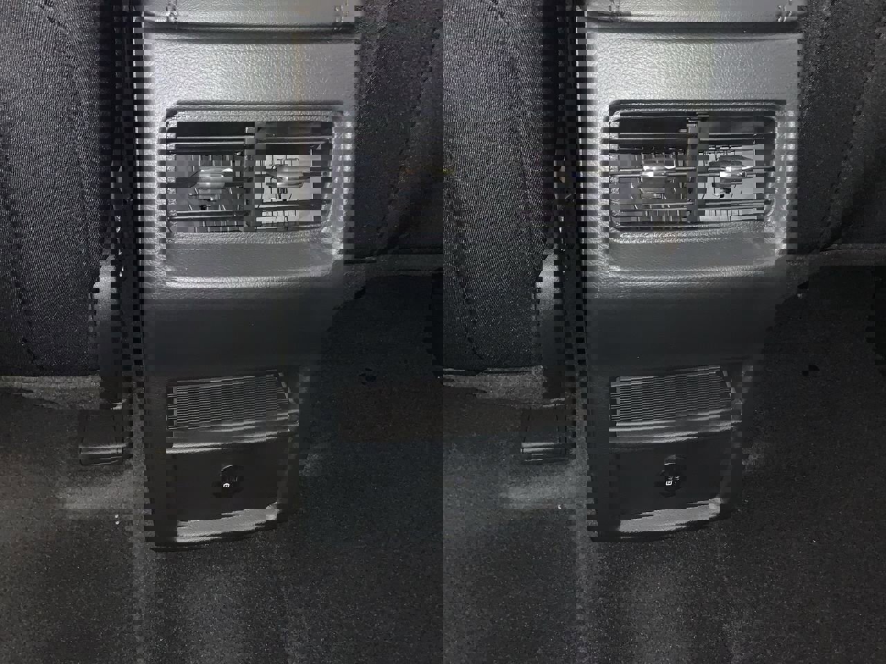 New 2024 Ford Edge SE image 9