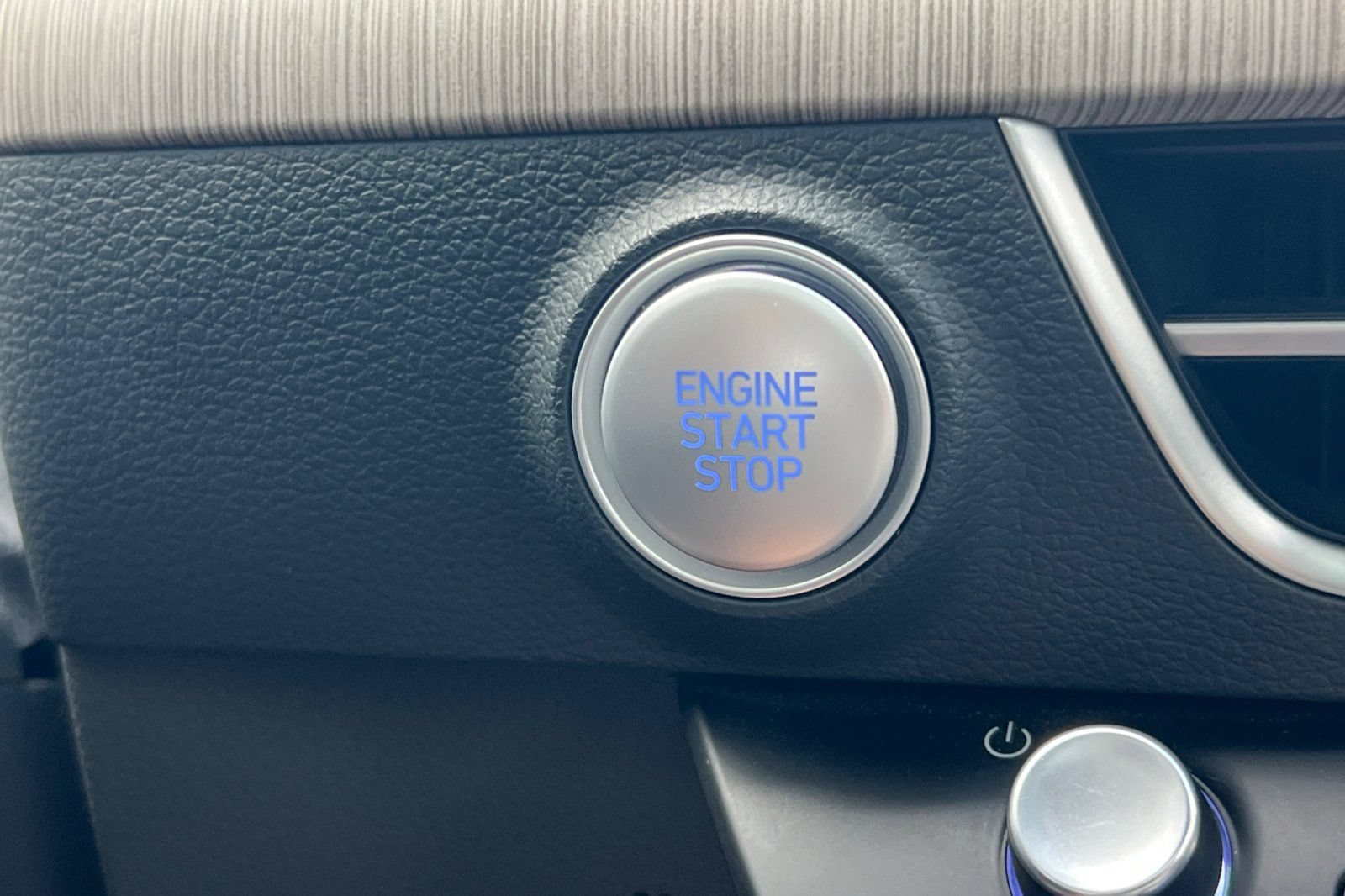 Used 2025 Hyundai Sonata Limited FWD image 31