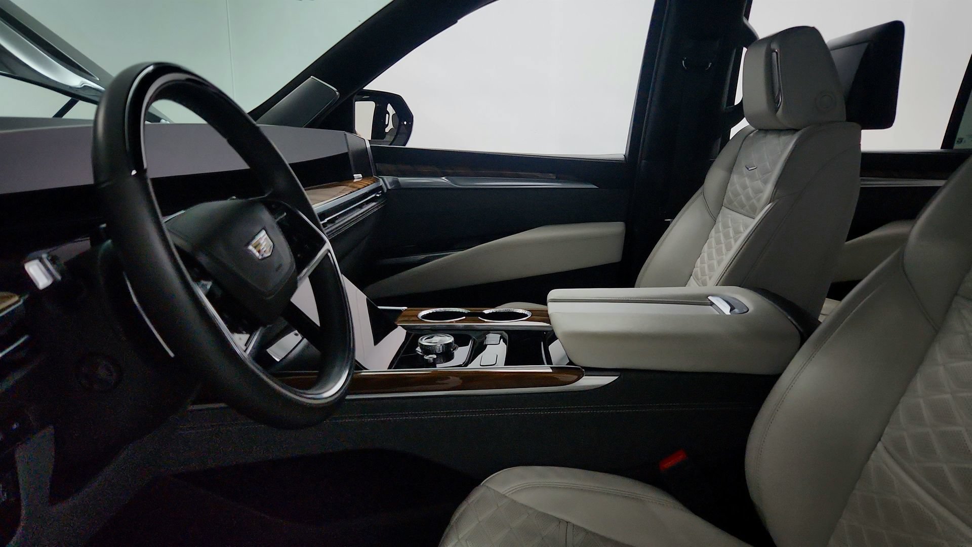 Used 2025 Cadillac Escalade Sport Platinum w/ LPO, Floor Liner Package AWD/4WD image 17