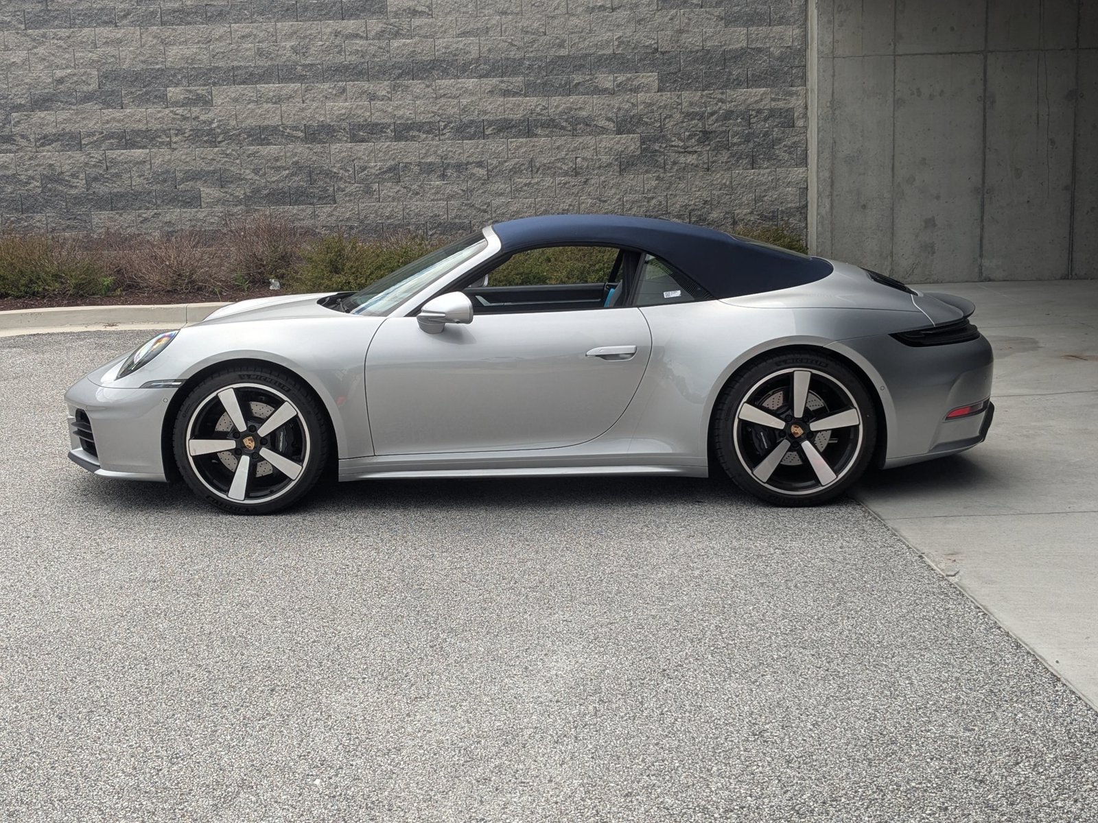 Certified 2025 Porsche 911 Carrera RWD image 2