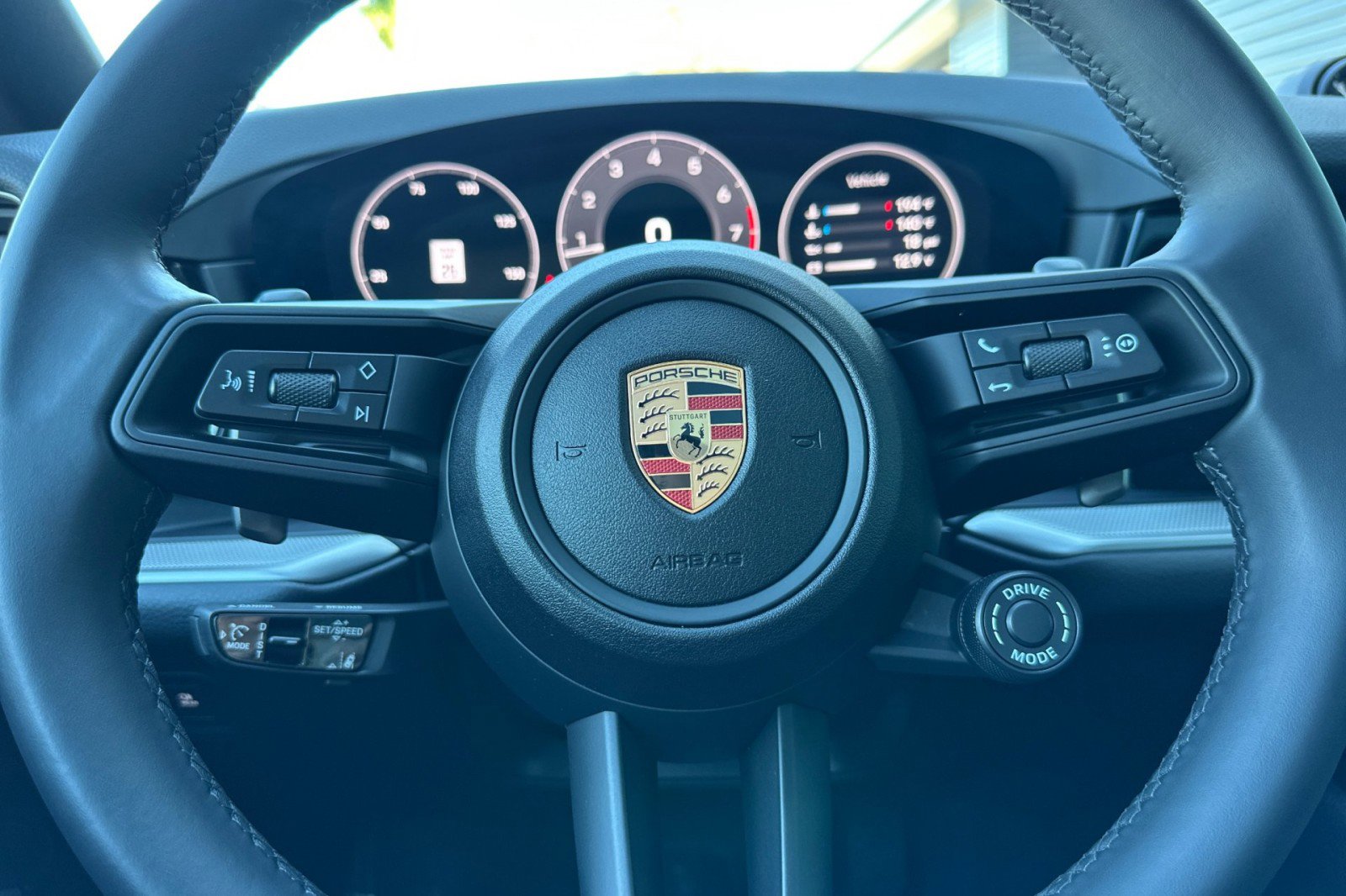 Used 2025 Porsche Cayenne Coupe image 24