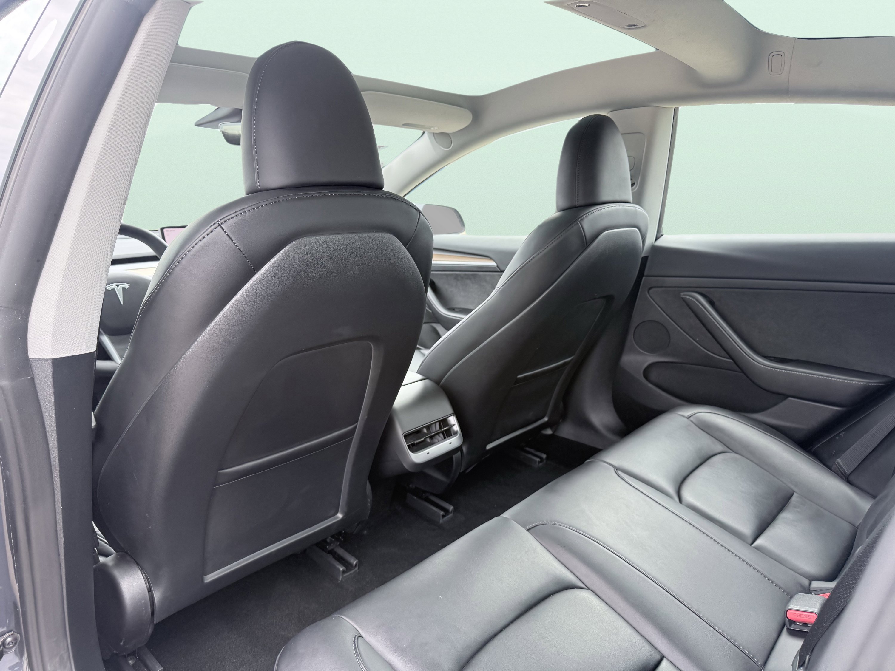 Used 2023 Tesla Model 3 Standard Range image 33