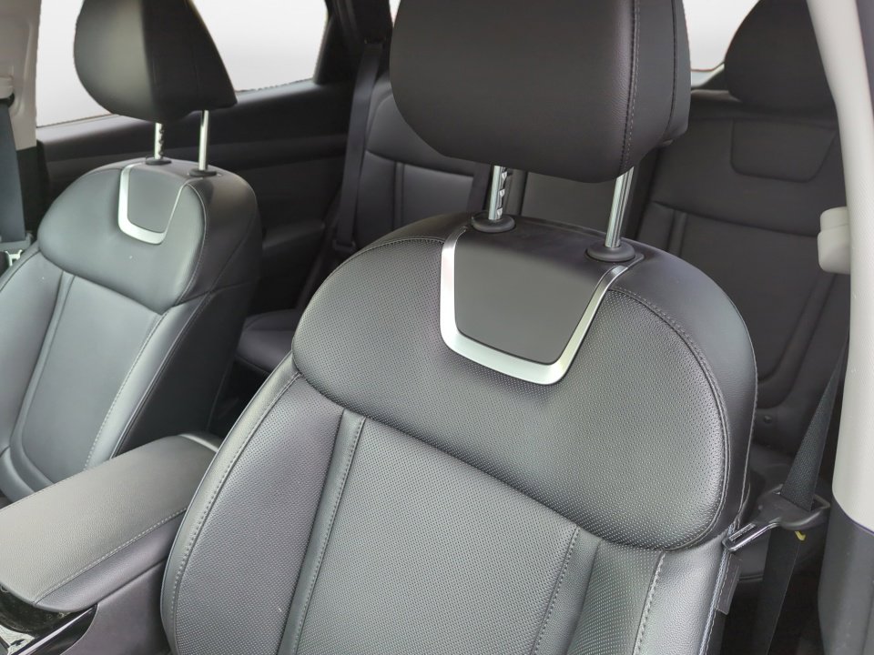 Certified 2025 Hyundai Tucson Limited image 13
