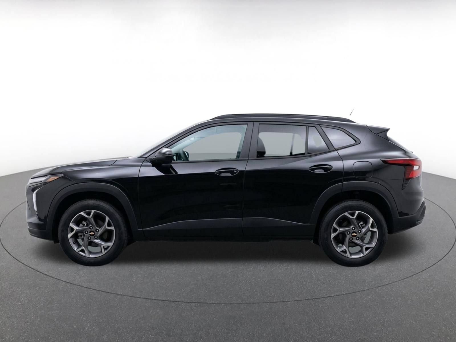 Used 2025 Chevrolet Trax LT w/ LT Convenience Package FWD image 4