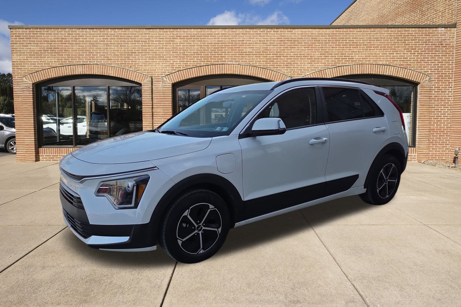 Used 2024 Kia Niro EX w/ EX Cold Weather Package image 8