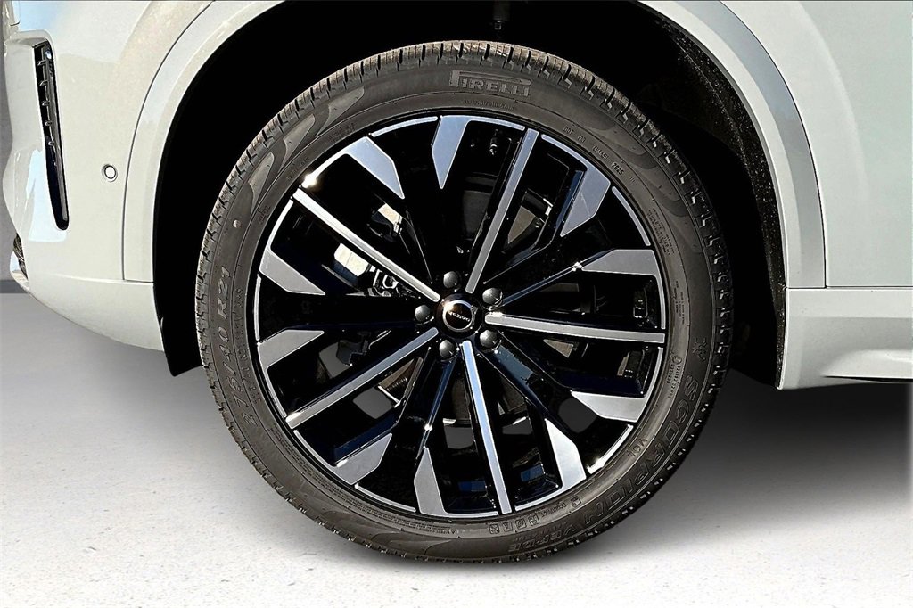 New 2026 Volvo XC90 B6 Plus w/ Protection Package Premier image 12