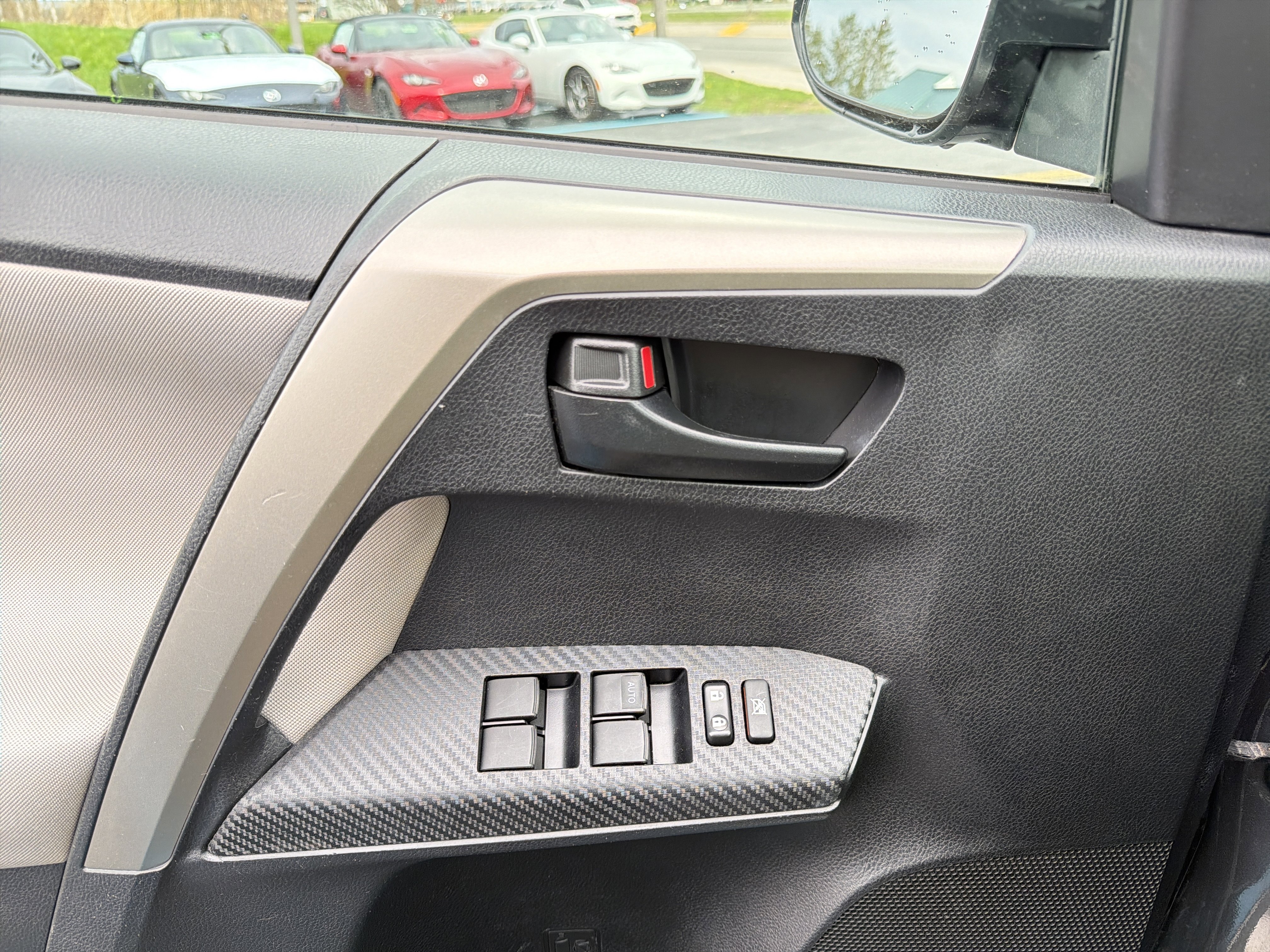 Used 2015 Toyota RAV4 LE image 13