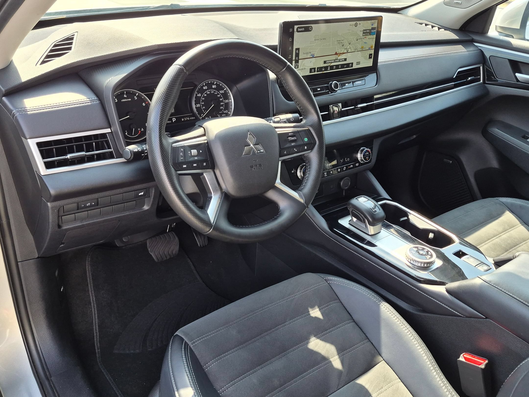 Used 2025 Mitsubishi Outlander AWD image 17