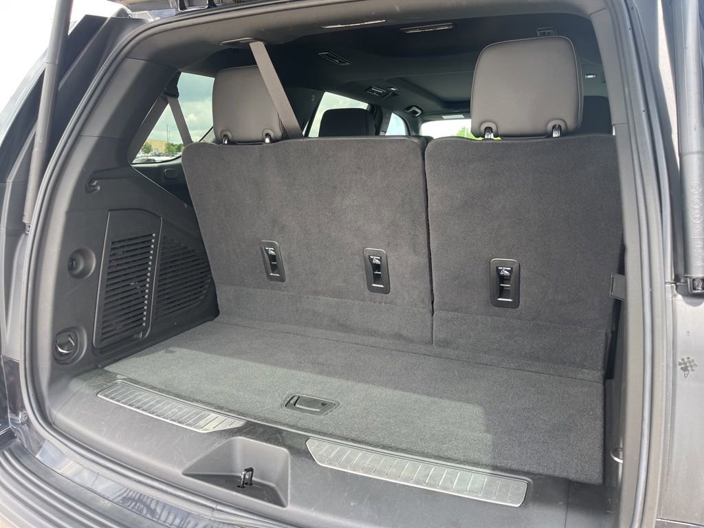 Used 2024 Chevrolet Tahoe Z71 w/ Luxury Package AWD/4WD image 8