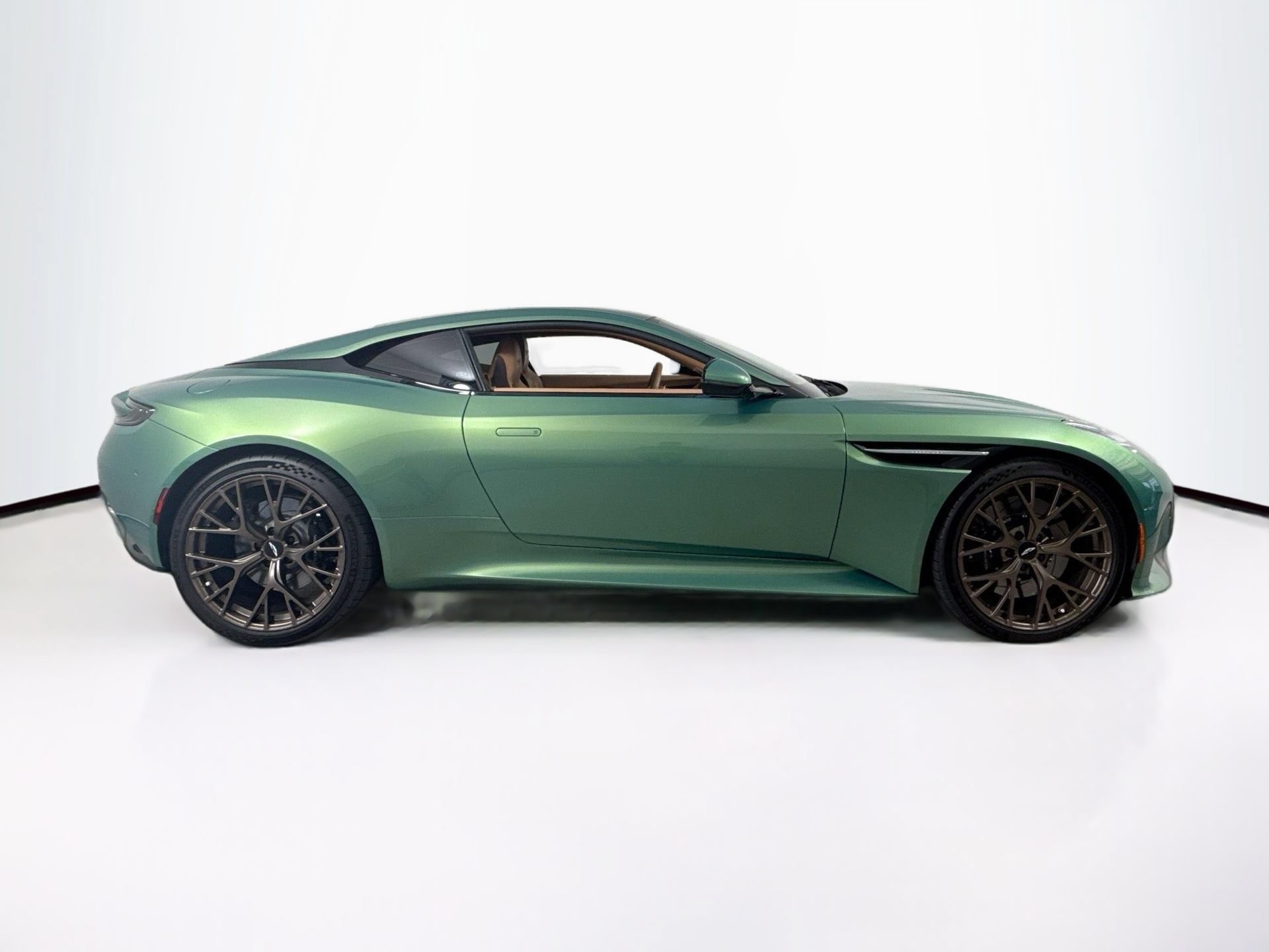 Used 2024 Aston Martin DB12 Coupe RWD image 8