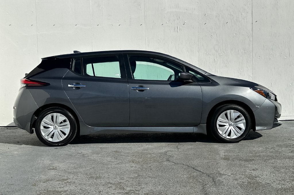 Used 2025 Nissan Leaf S FWD image 2