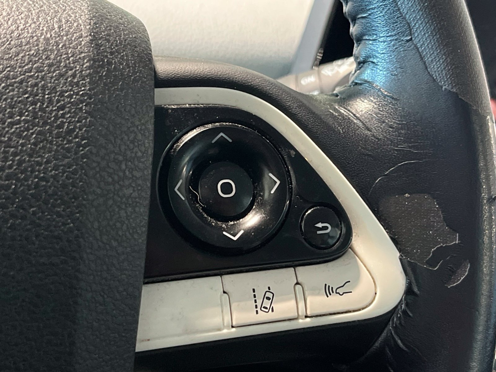 Used 2018 Toyota Prius Four Touring w/ Premium Convenience Package FWD image 27