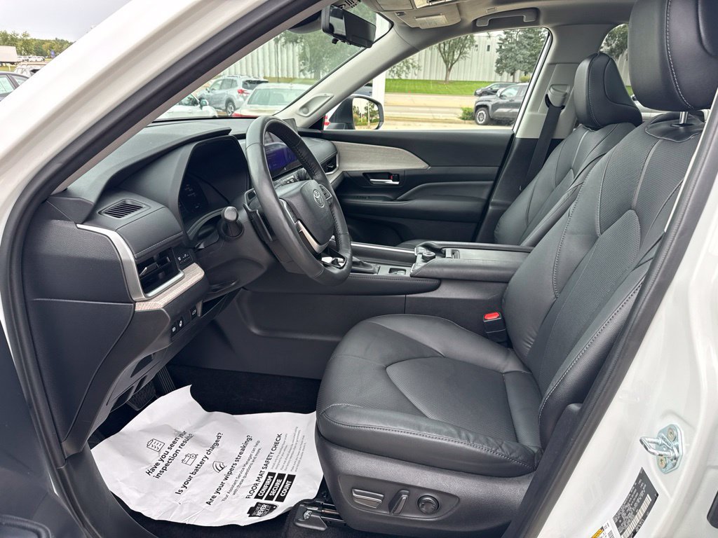 Certified 2024 Toyota Grand Highlander AWD image 7