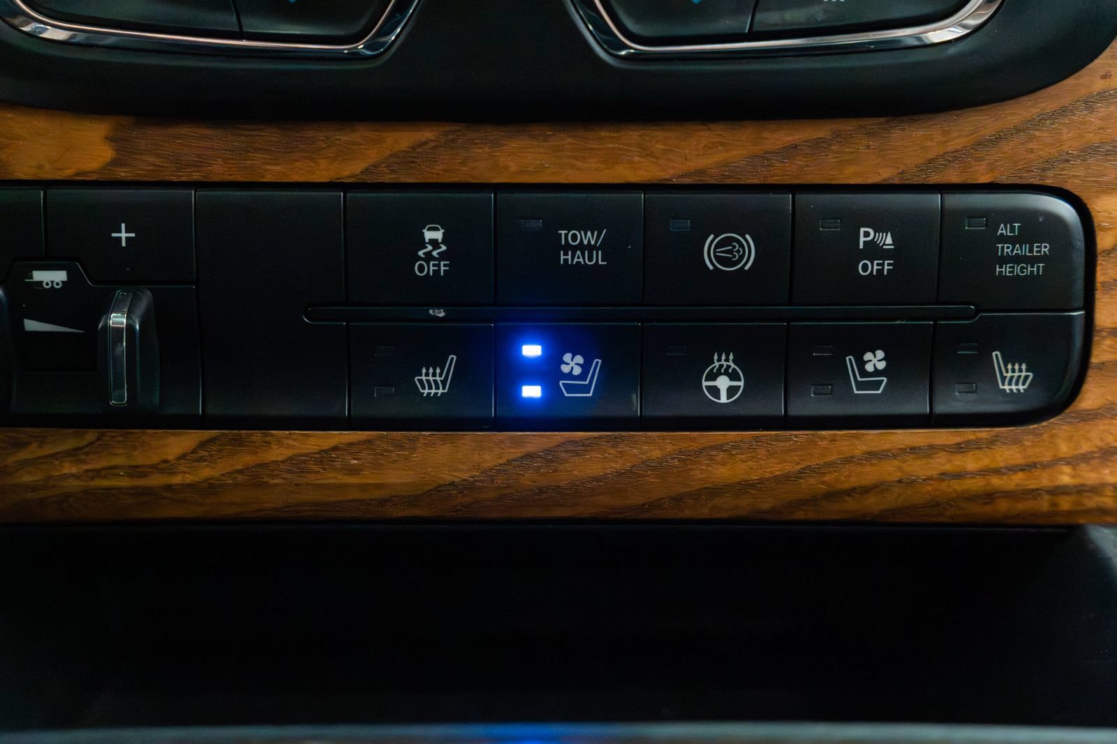 Used 2015 RAM 3500 Laramie Longhorn AWD/4WD image 16
