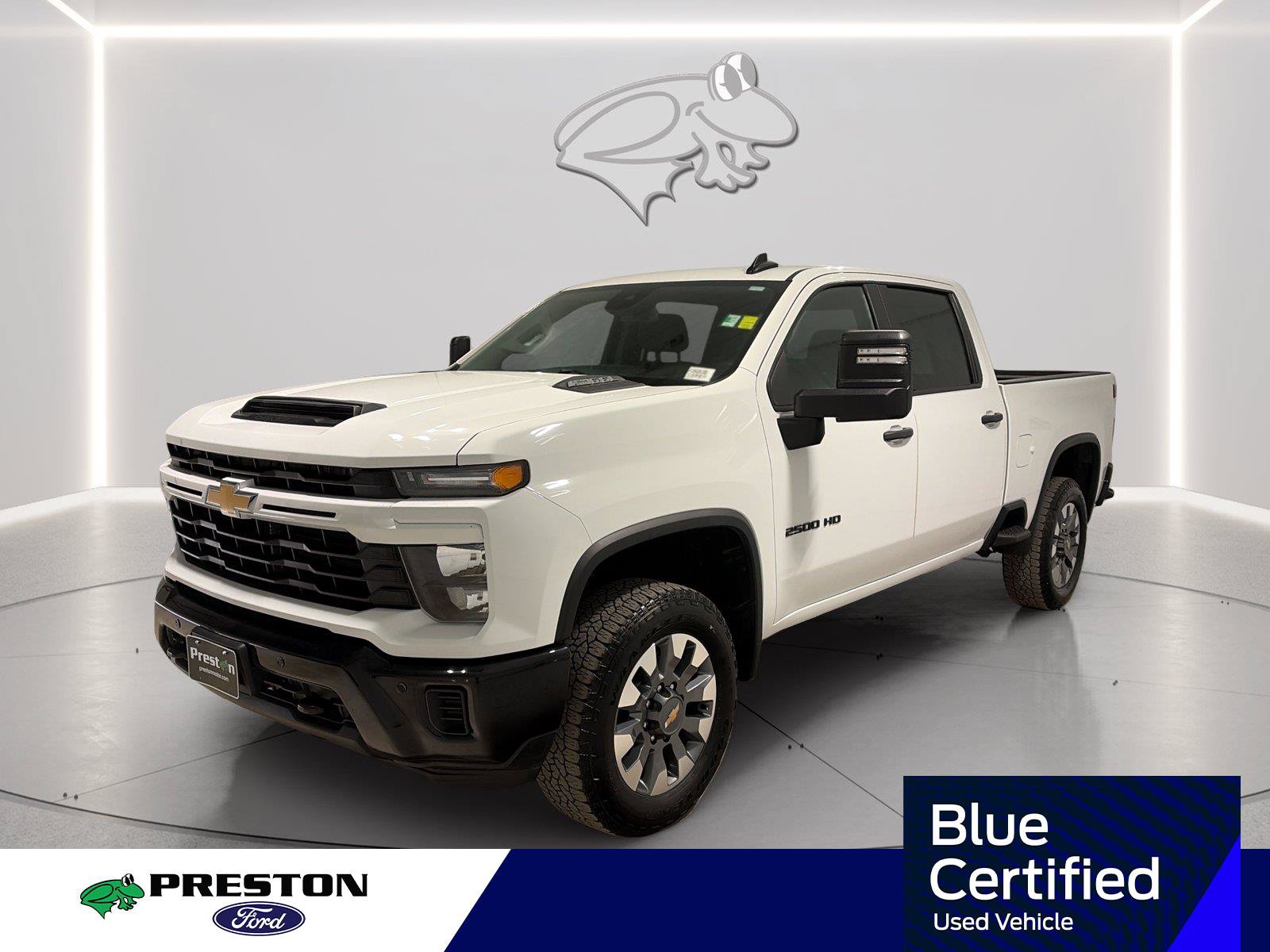 Used 2025 Chevrolet Silverado 2500 Custom w/ Custom Value Package AWD/4WD image 1