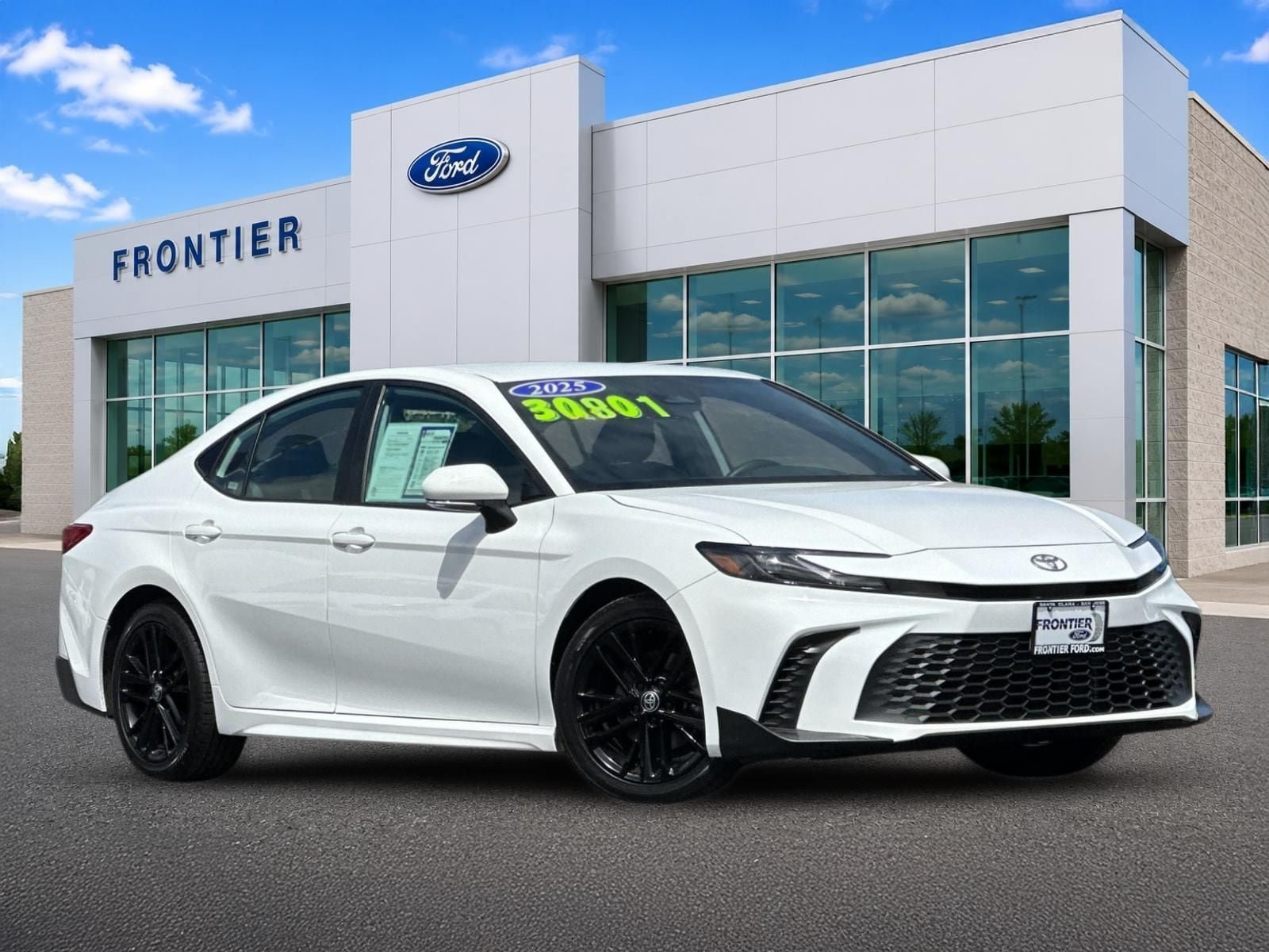 Used 2025 Toyota Camry SE