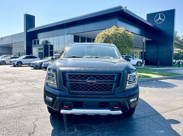 Used 2021 Nissan Titan PRO-4X w/ Pro-4x Convenience Package AWD/4WD image 3