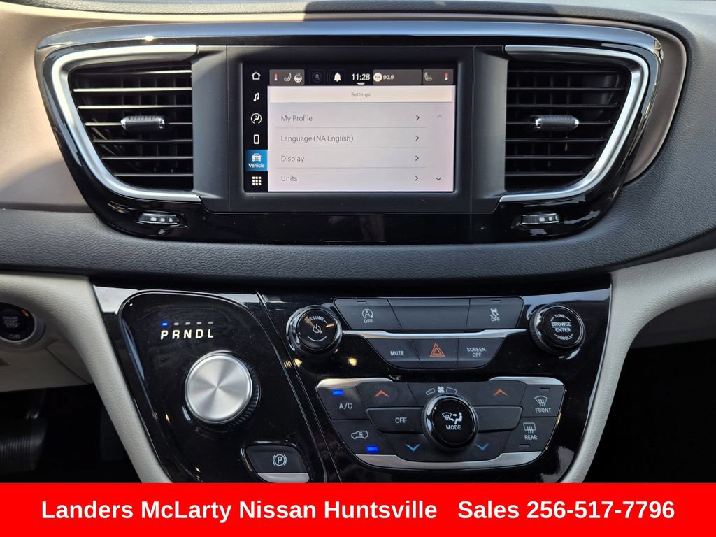 Used 2023 Chrysler Voyager LX FWD image 19