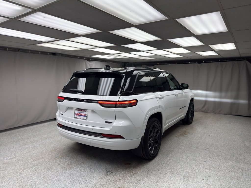 New 2026 Jeep Grand Cherokee Summit image 3