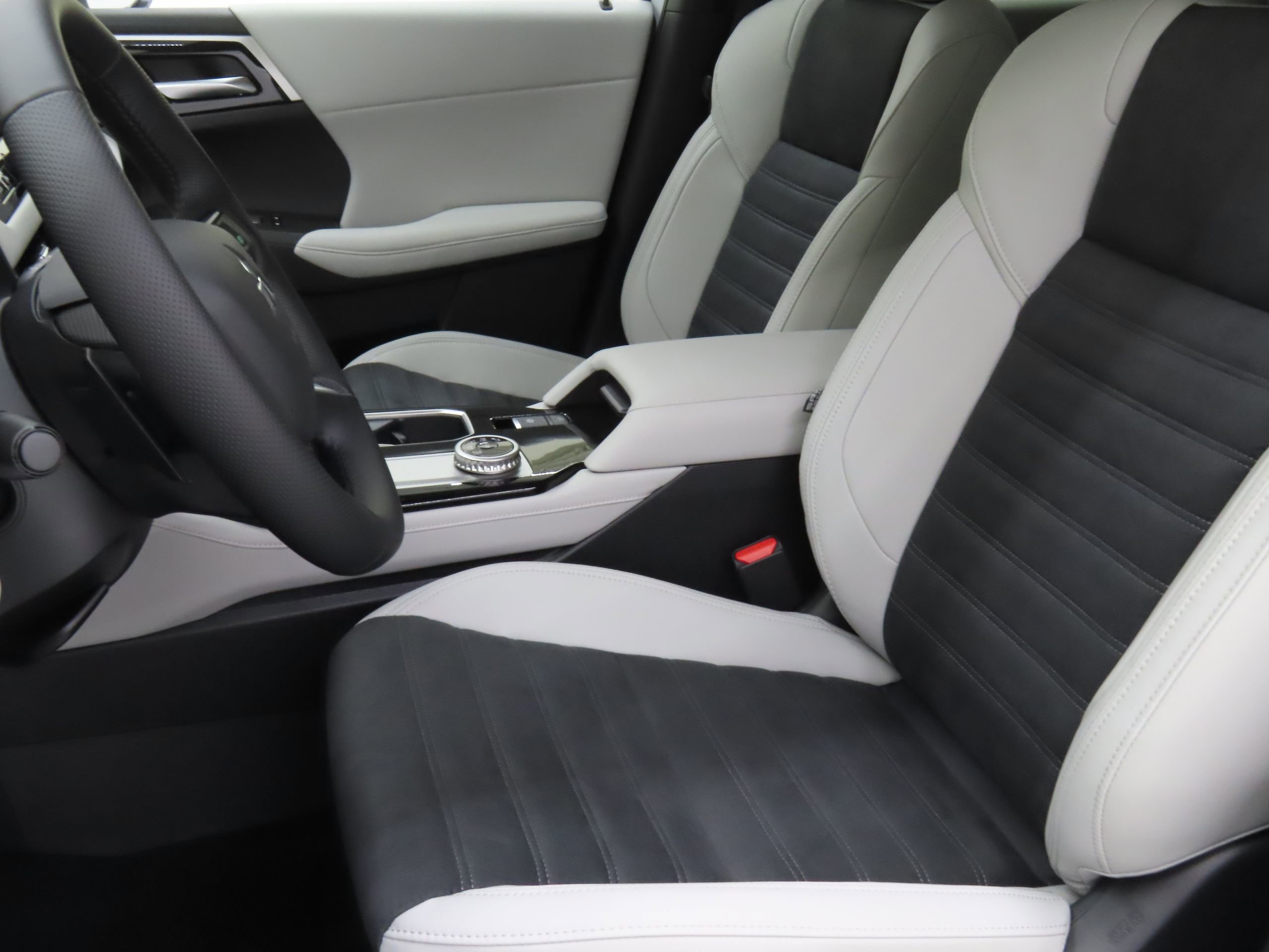 New 2025 Mitsubishi Outlander SE image 7