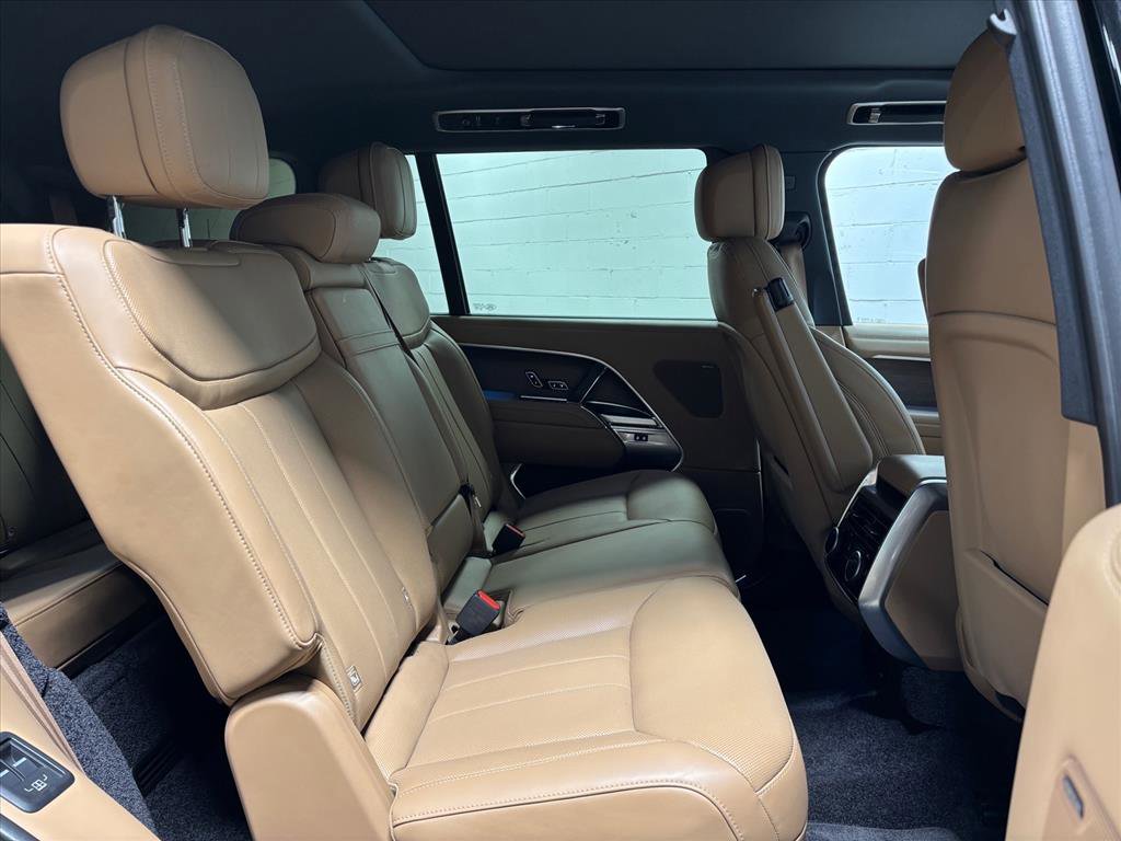 Used 2025 Land Rover Range Rover Long Wheelbase SE image 38