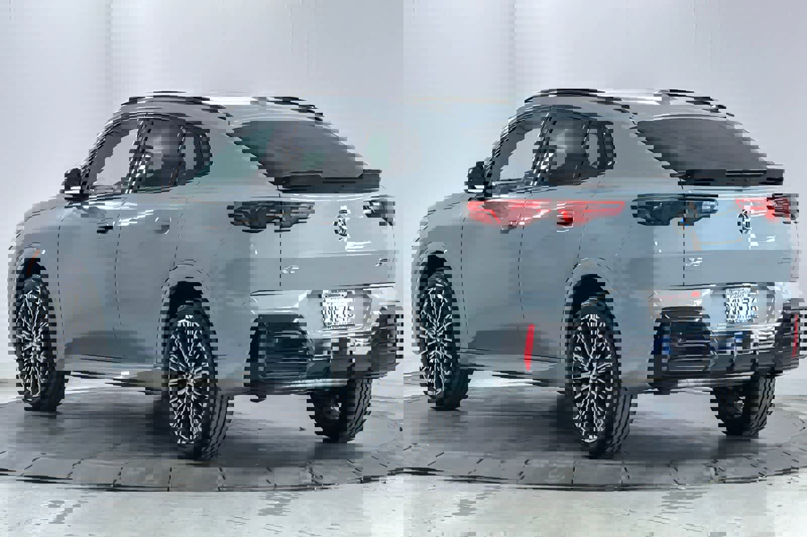 Used 2025 BMW X2 xDrive28i w/ M Sport Package image 6