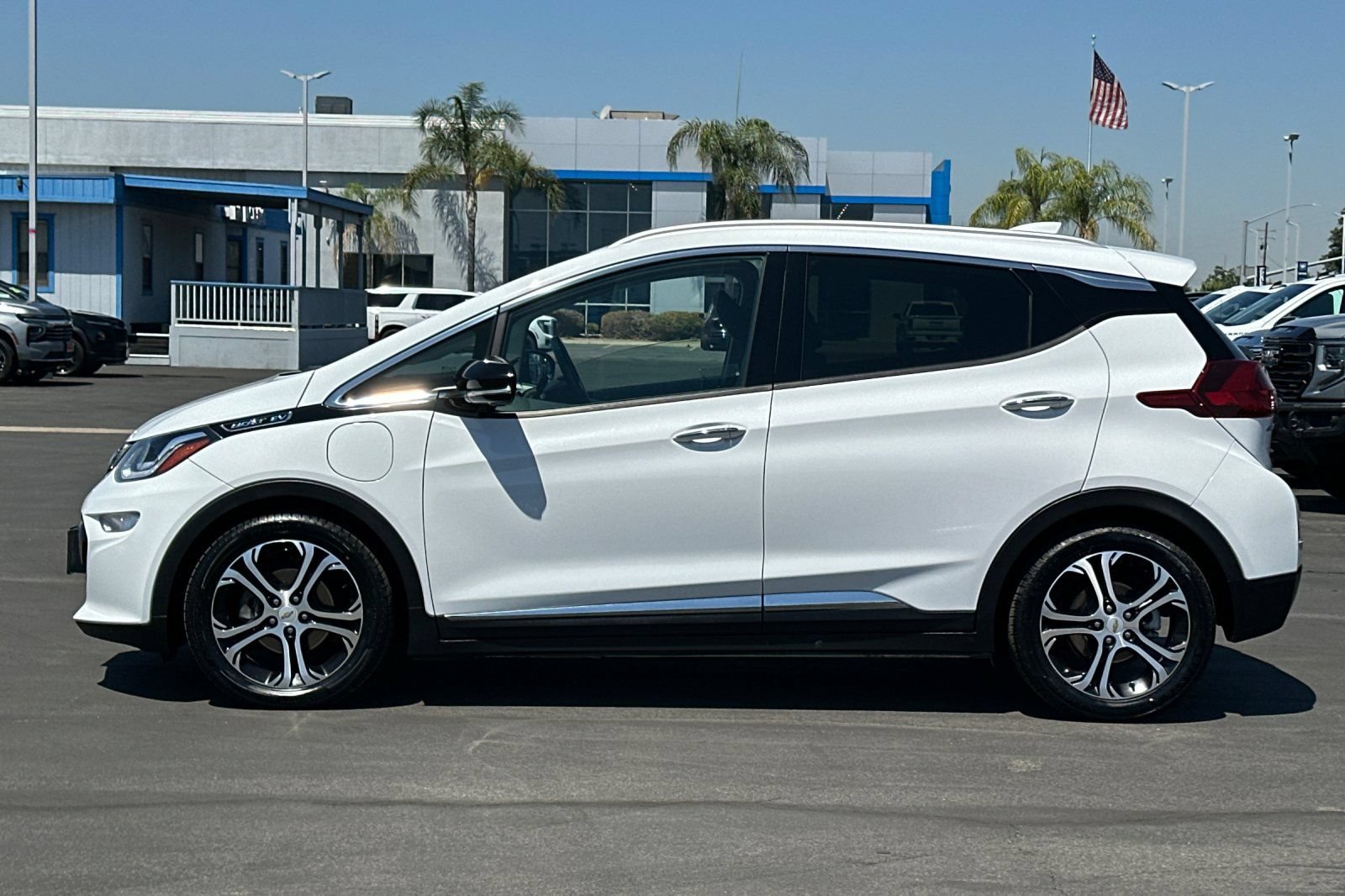 Used 2020 Chevrolet Bolt Premier w/ Infotainment Package FWD image 8