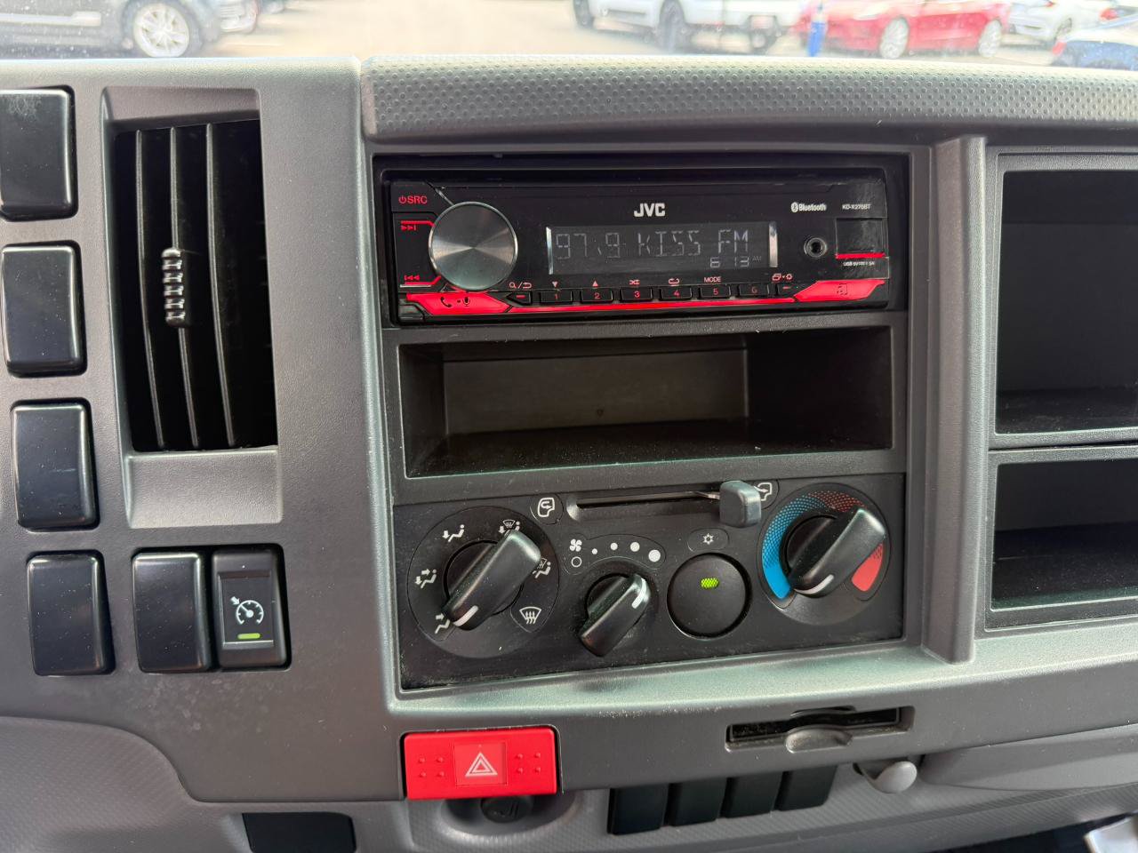 Used 2019 Isuzu NPR RWD image 29