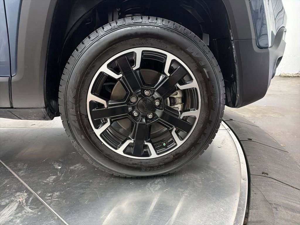 Used 2023 Jeep Renegade Trailhawk w/ Trailhawk Elite Group AWD/4WD image 9