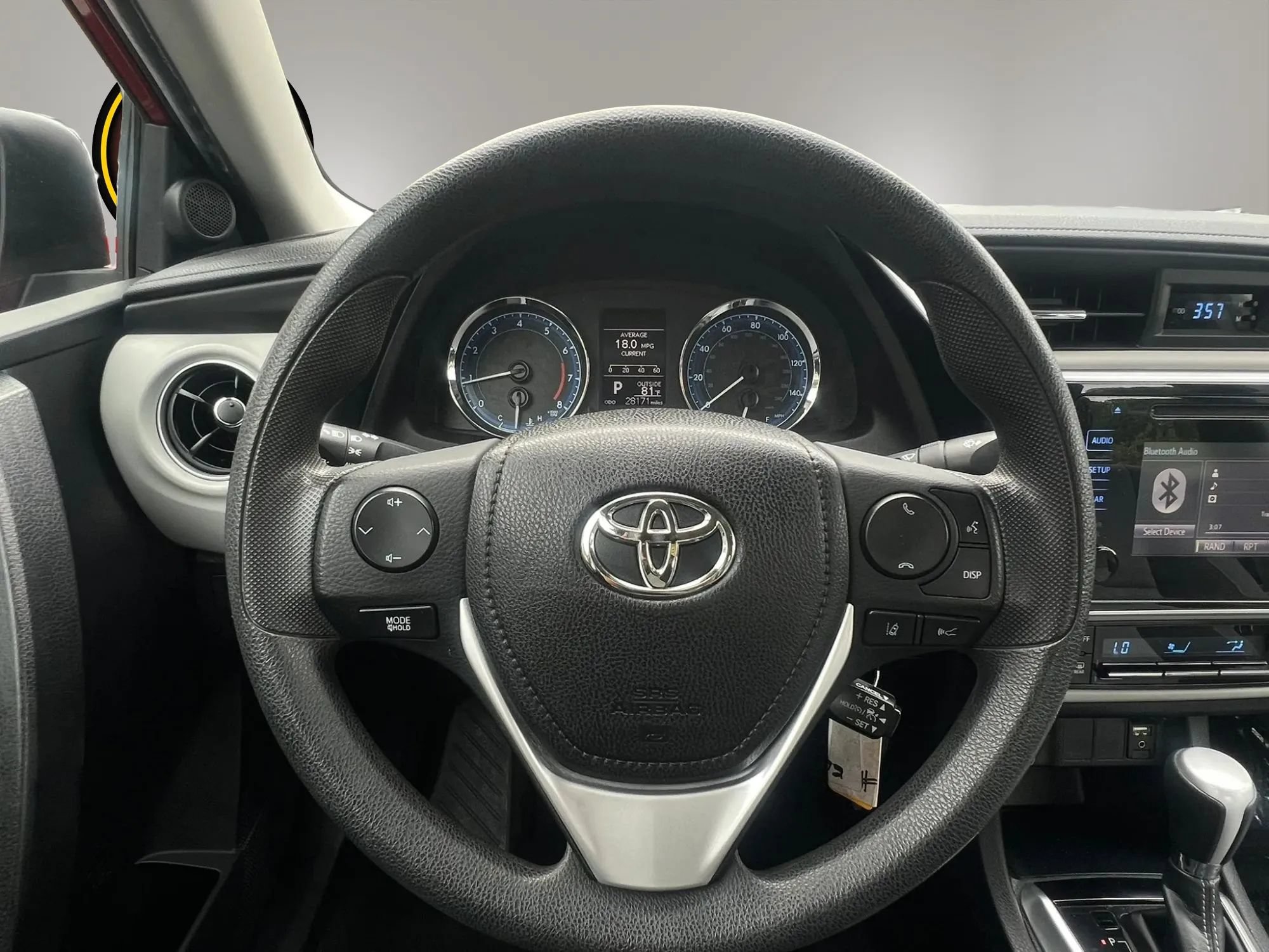 Used 2018 Toyota Corolla LE w/ Body Protection Package FWD image 28