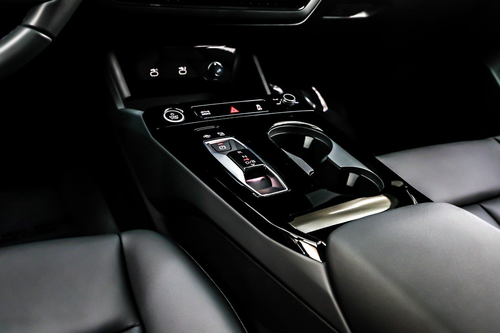 New 2025 Audi A6 e-tron Premium AWD/4WD image 6