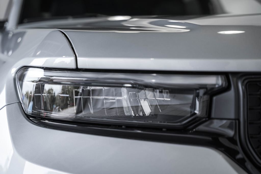 New 2025 Jeep Grand Cherokee Altitude image 12