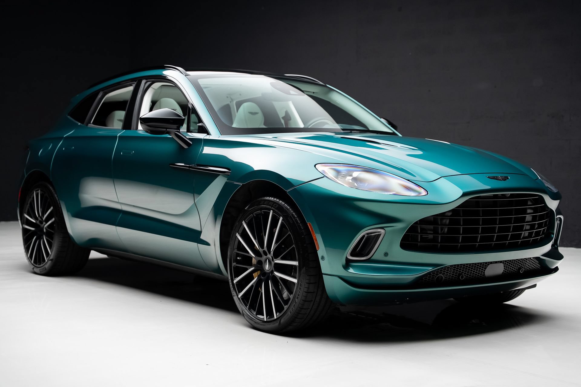 Used 2023 Aston Martin DBX AWD/4WD image 93