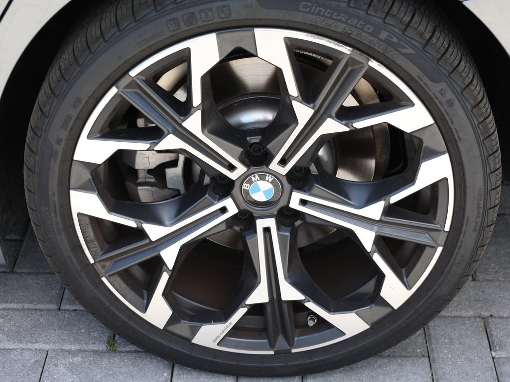 Used 2026 BMW 330i xDrive Sedan w/ Premium Package AWD/4WD image 43