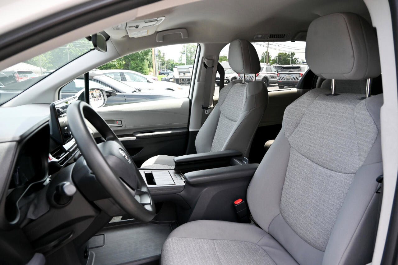 Used 2021 Toyota Sienna LE image 17