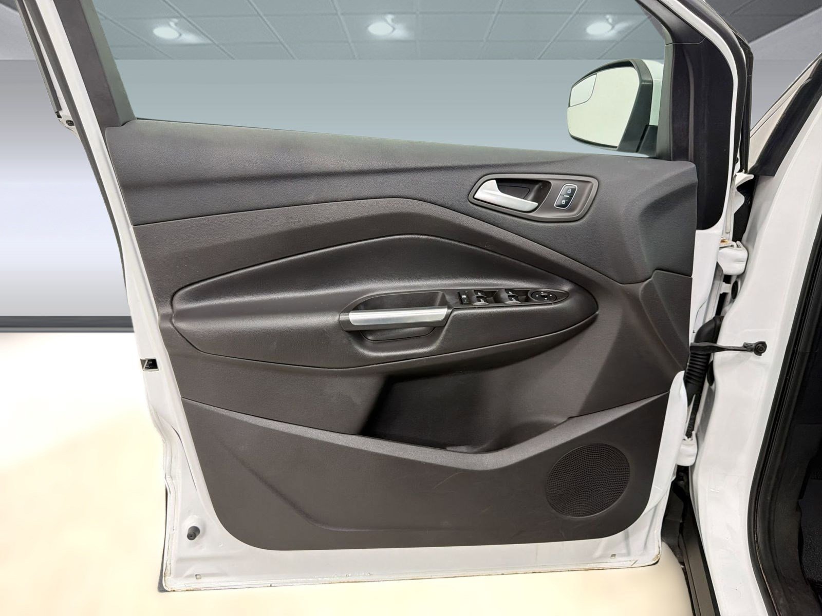 Used 2018 Ford Escape SE FWD image 21