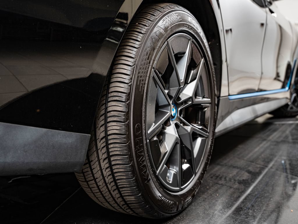 Used 2023 BMW i4 eDrive35 w/ Premium Package RWD image 51