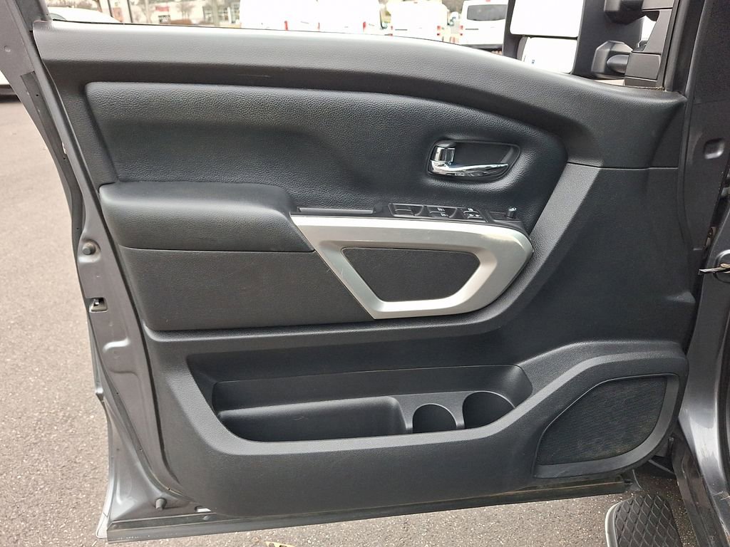 Used 2017 Nissan Titan SV image 13