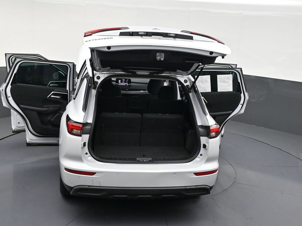 Used 2022 Mitsubishi Outlander ES image 32