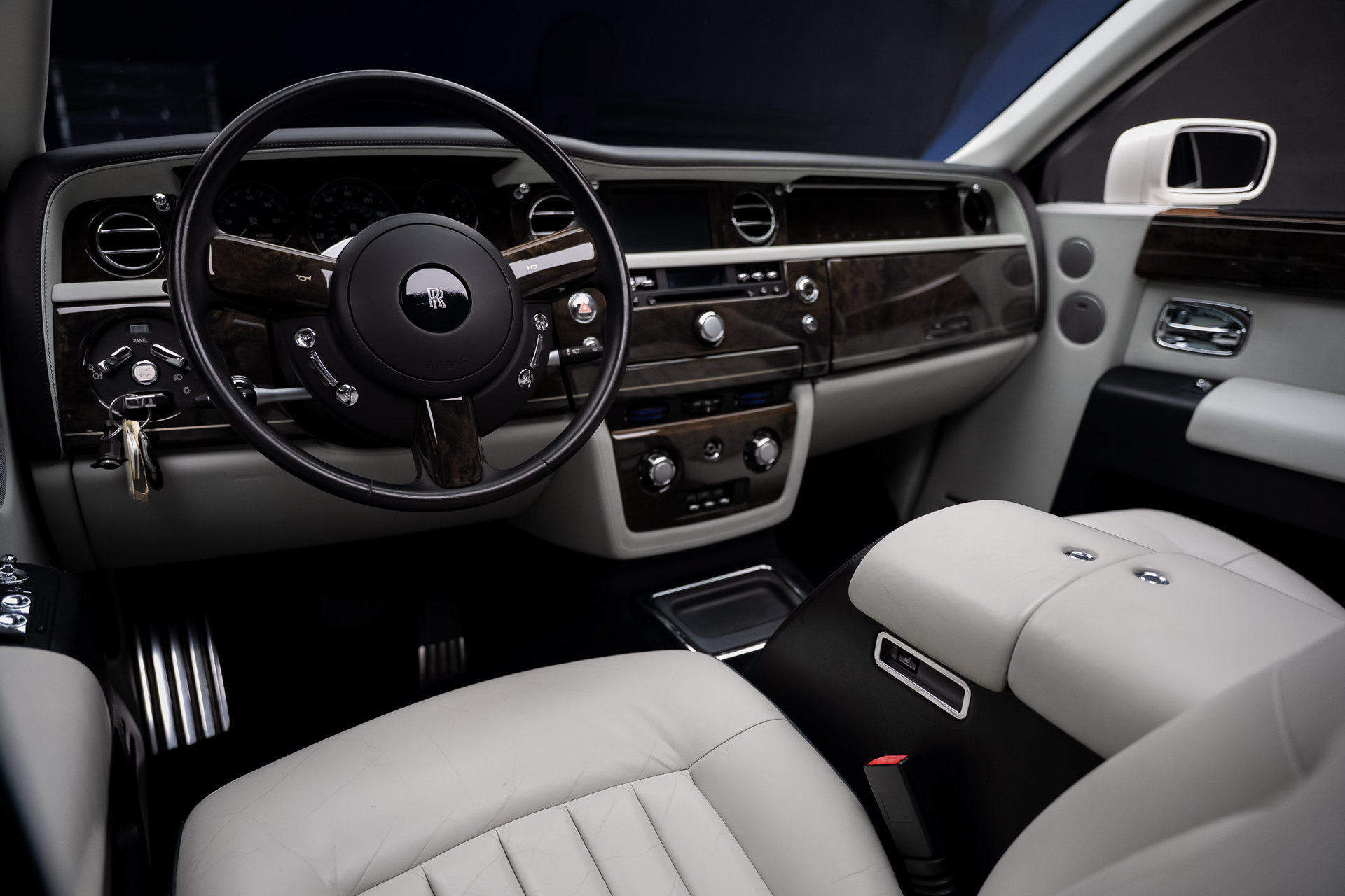 Used 2009 Rolls-Royce Phantom Sedan RWD image 2