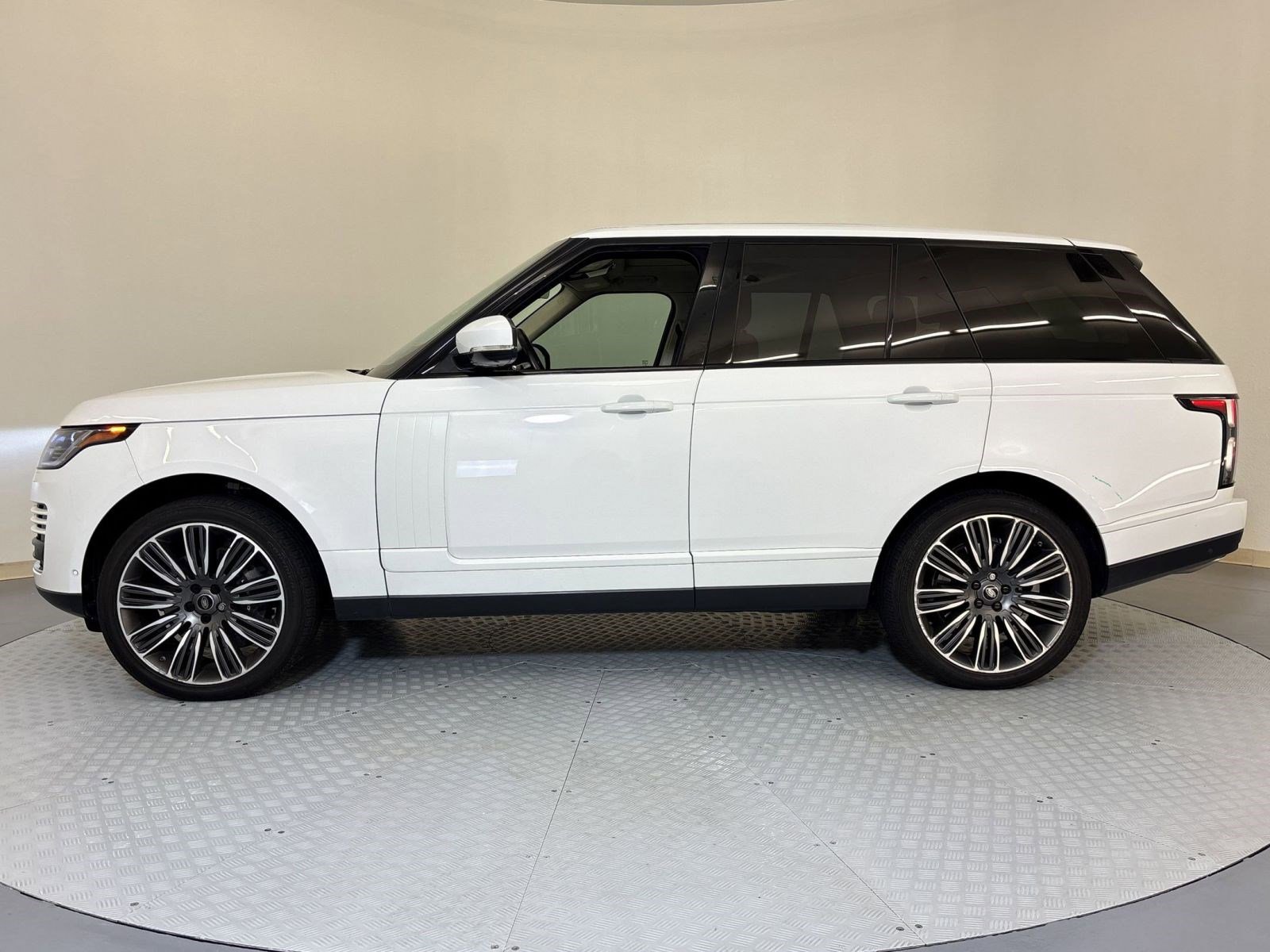 Used 2020 Land Rover Range Rover HSE AWD/4WD image 2