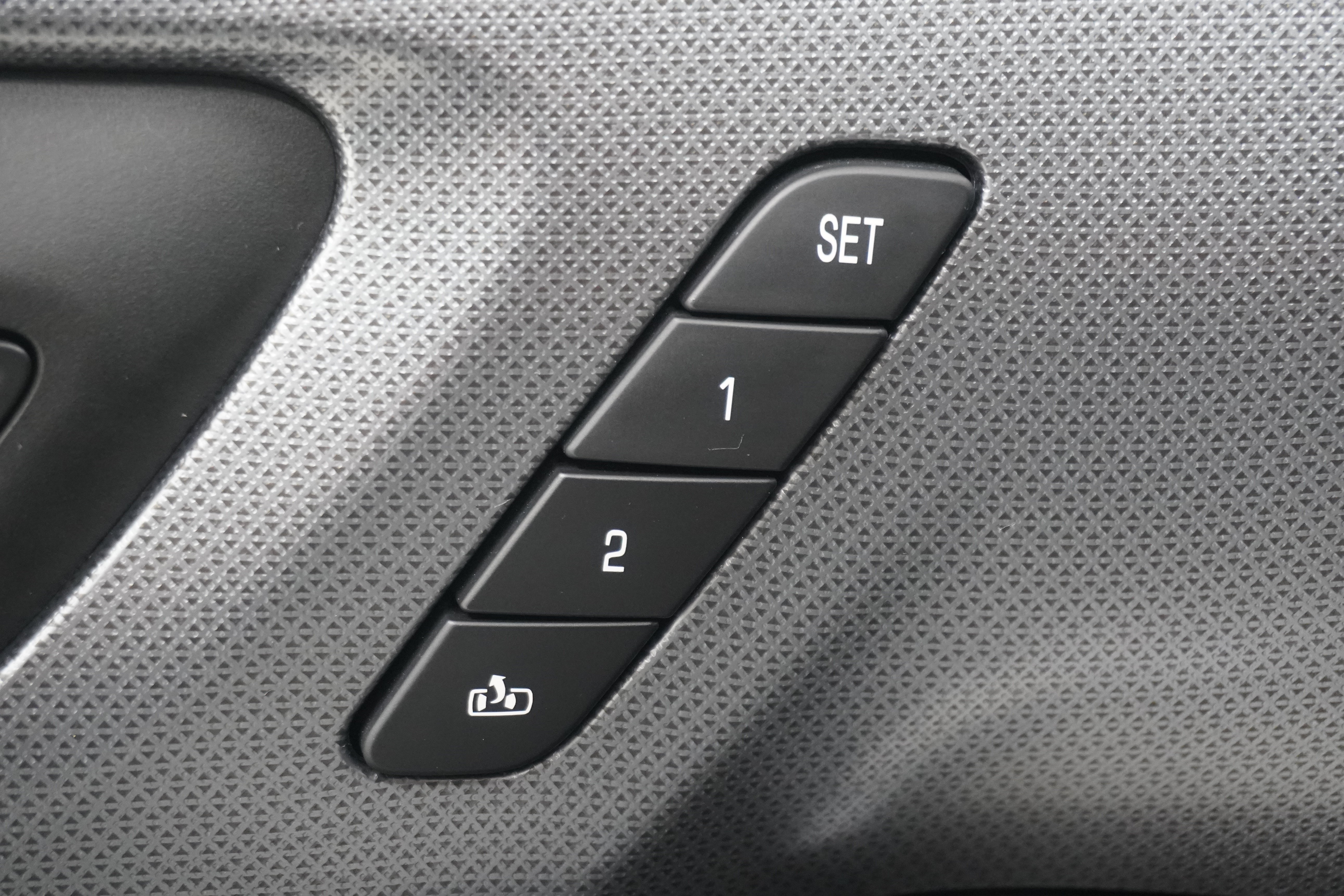 Used 2021 Chevrolet Traverse Premier w/ Redline Edition FWD image 17