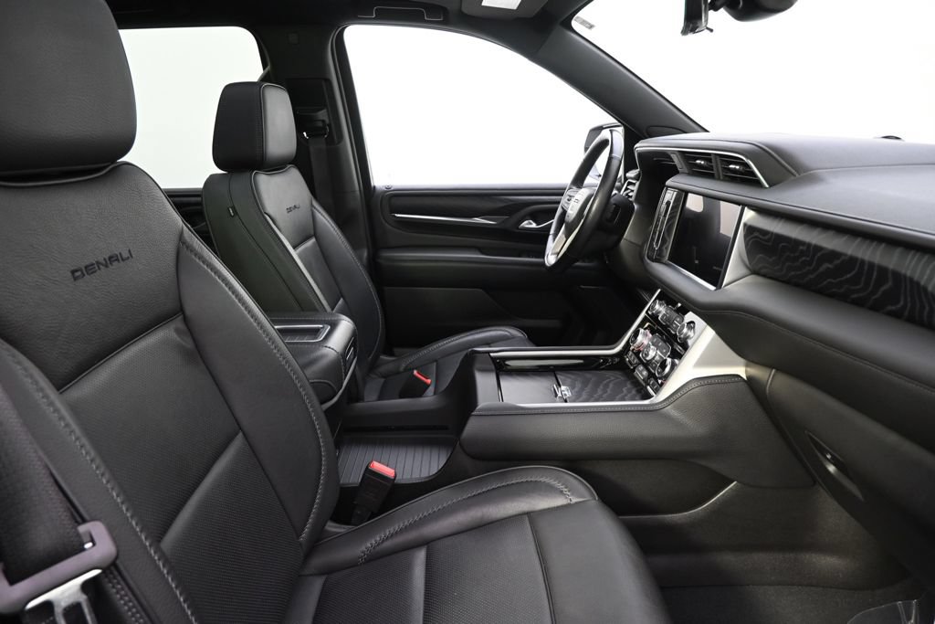 Used 2022 GMC Yukon XL Denali w/ Denali Premium Package AWD/4WD image 16