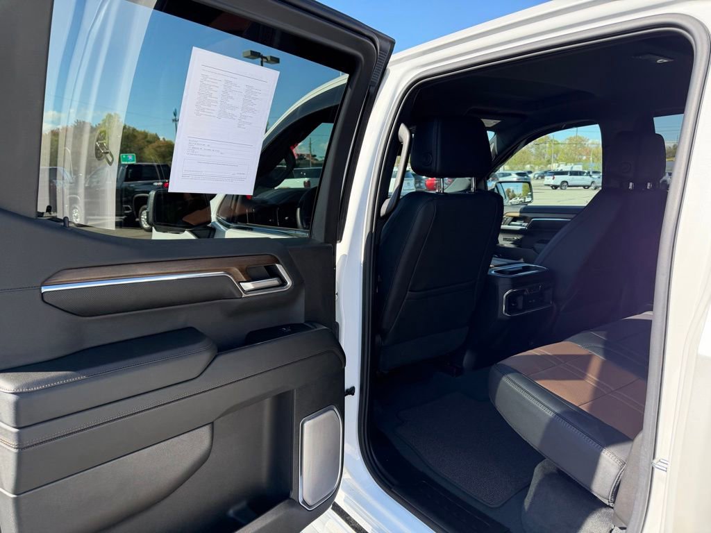 Used 2024 Chevrolet Silverado 1500 High Country w/ Technology Package AWD/4WD image 11