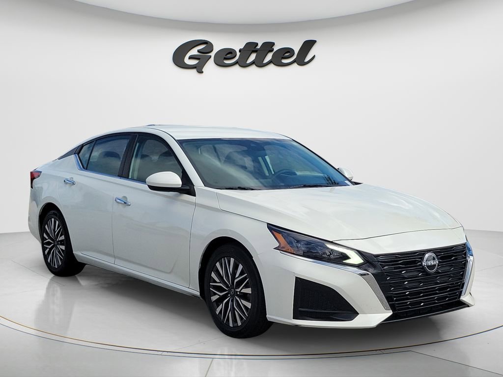 Used 2023 Nissan Altima 2.5 SV image 2