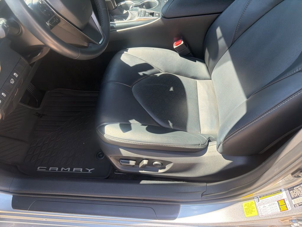 Used 2020 Toyota Camry XSE image 7