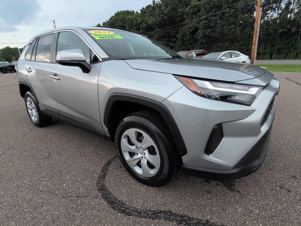 Used 2024 Toyota RAV4 LE AWD/4WD image 9